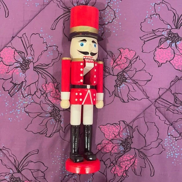 Nut cracker - Picture 1 of 3